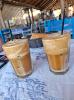 Frappé am Strand von Sarti